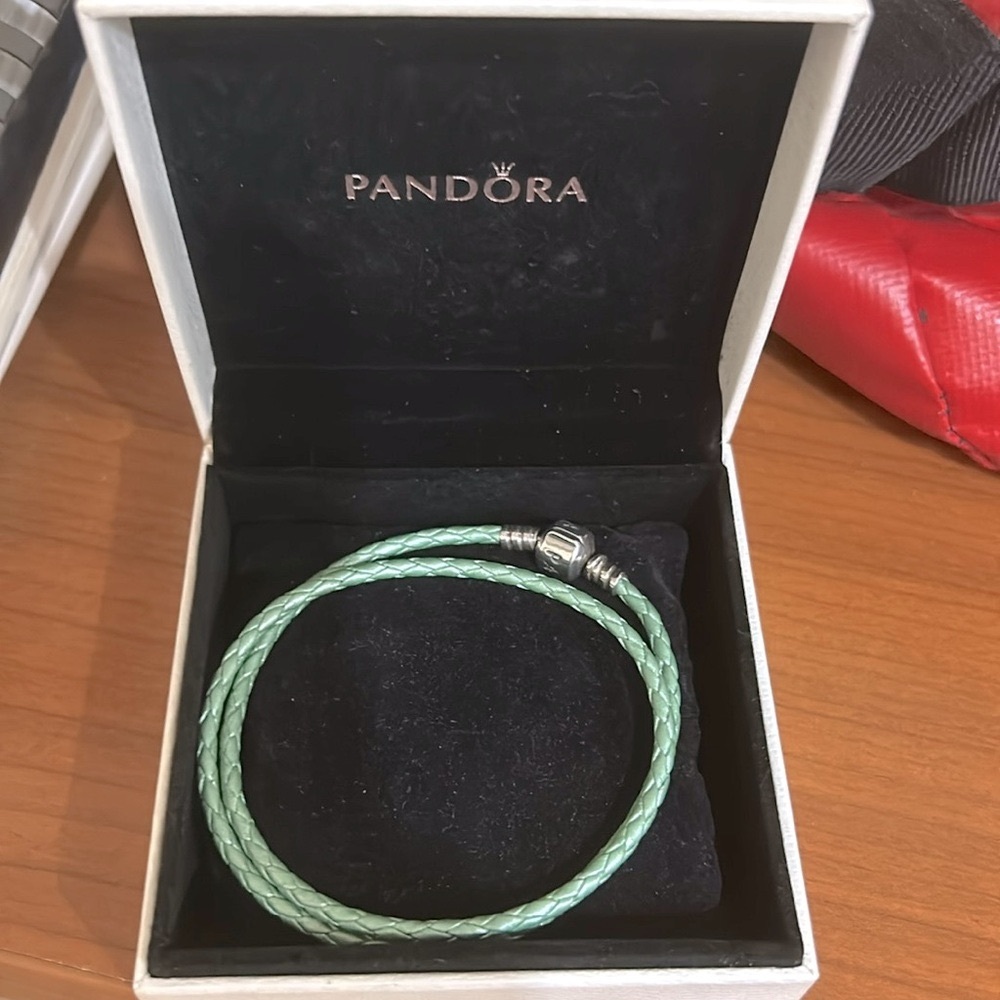 Green pandora bracelet like new